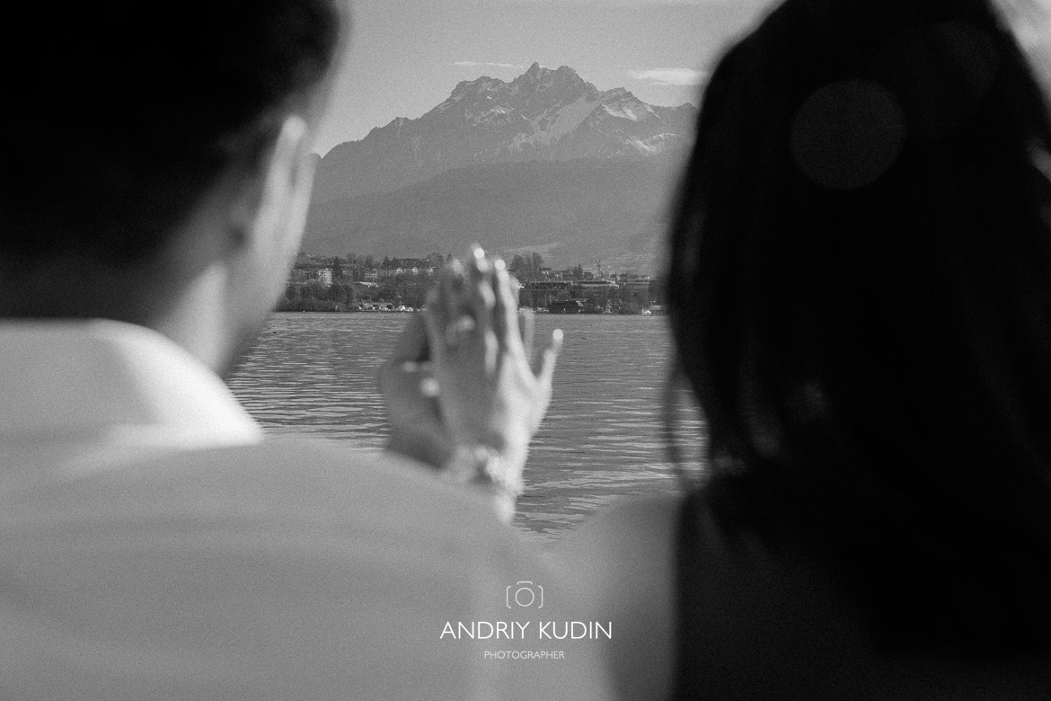Marriage proposal in Lucerne. Wedding proposal by Lake Lucerne.
