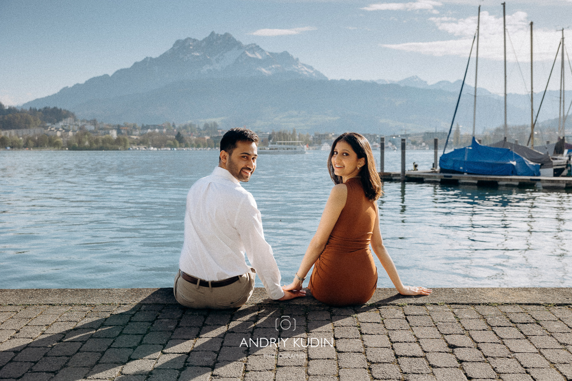 Marriage proposal in Lucerne. Wedding proposal by Lake Lucerne.