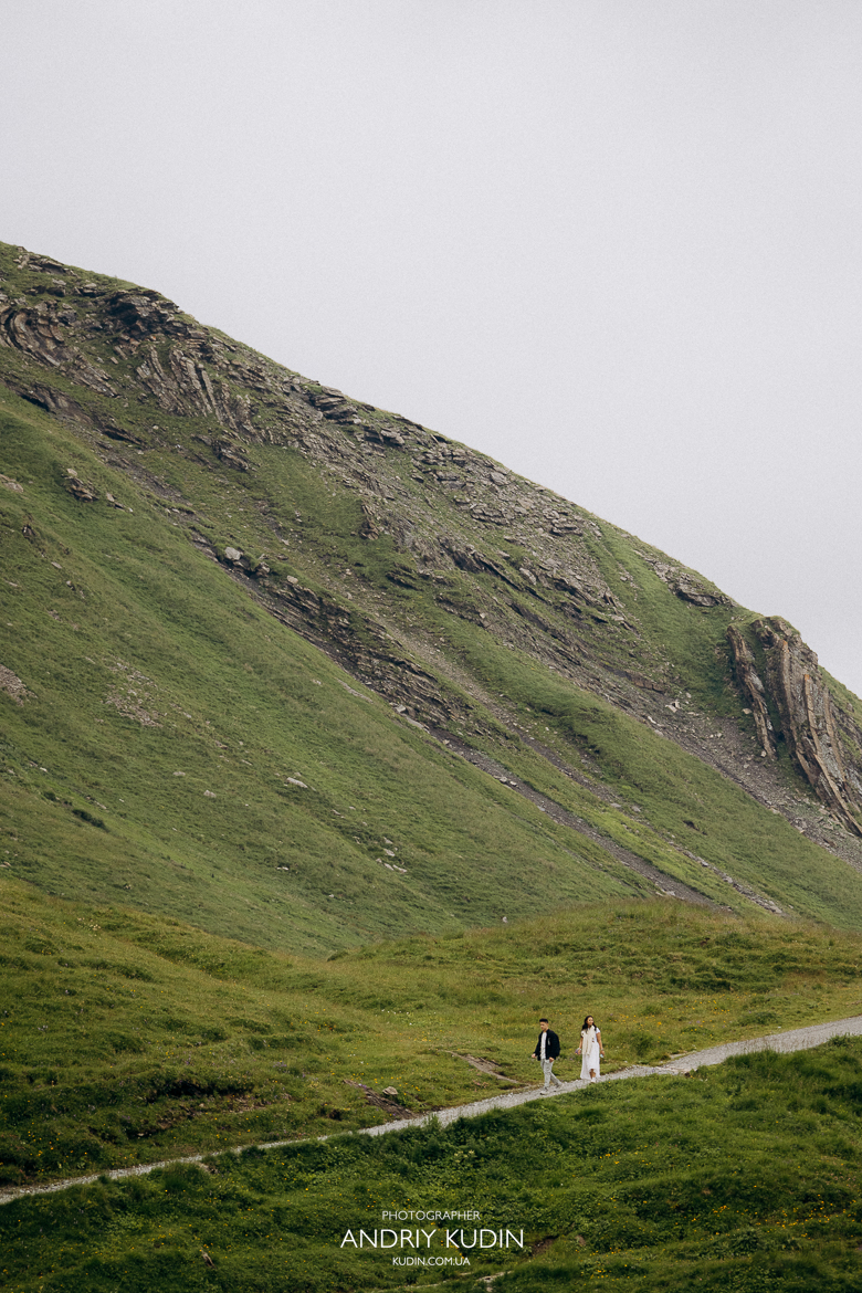 Romantic marriage proposal in Grindelwald with stunning alpine views