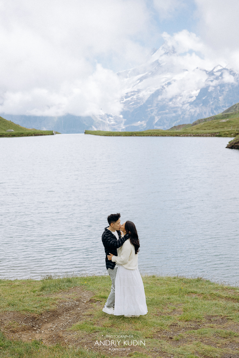 Romantic marriage proposal with Bachalpsee Lake’s serene beauty