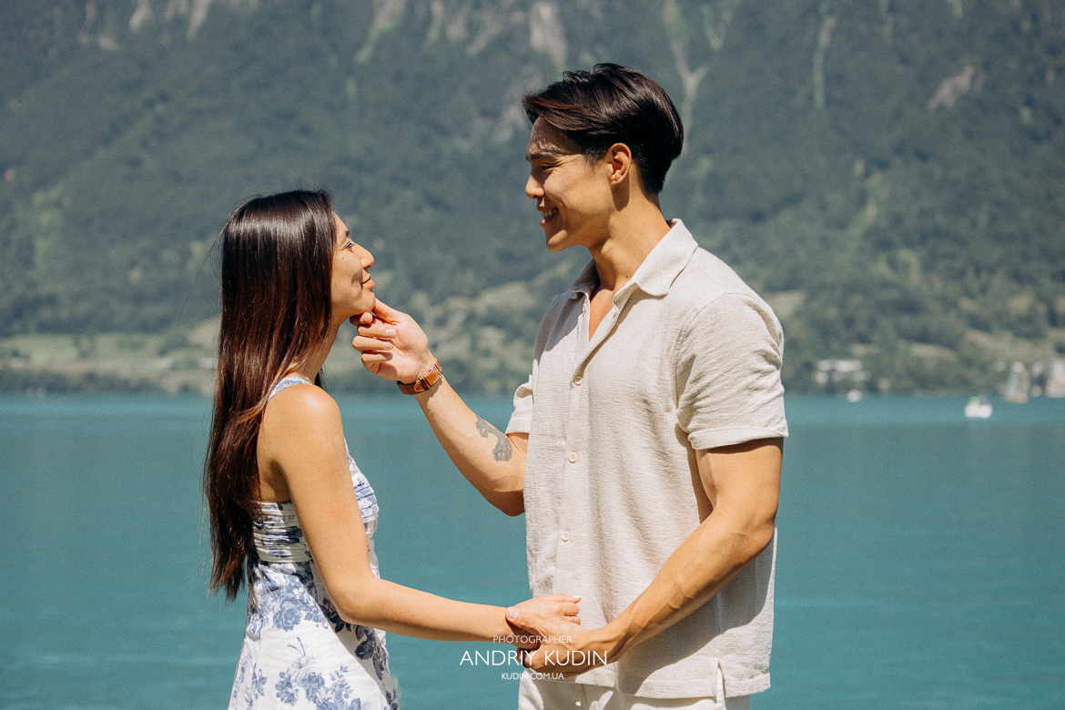 Marriage proposal photoshoot in Iseltwald, Switzerland. Engagement moment in Iseltwald with Brienzer Rothorn mountain