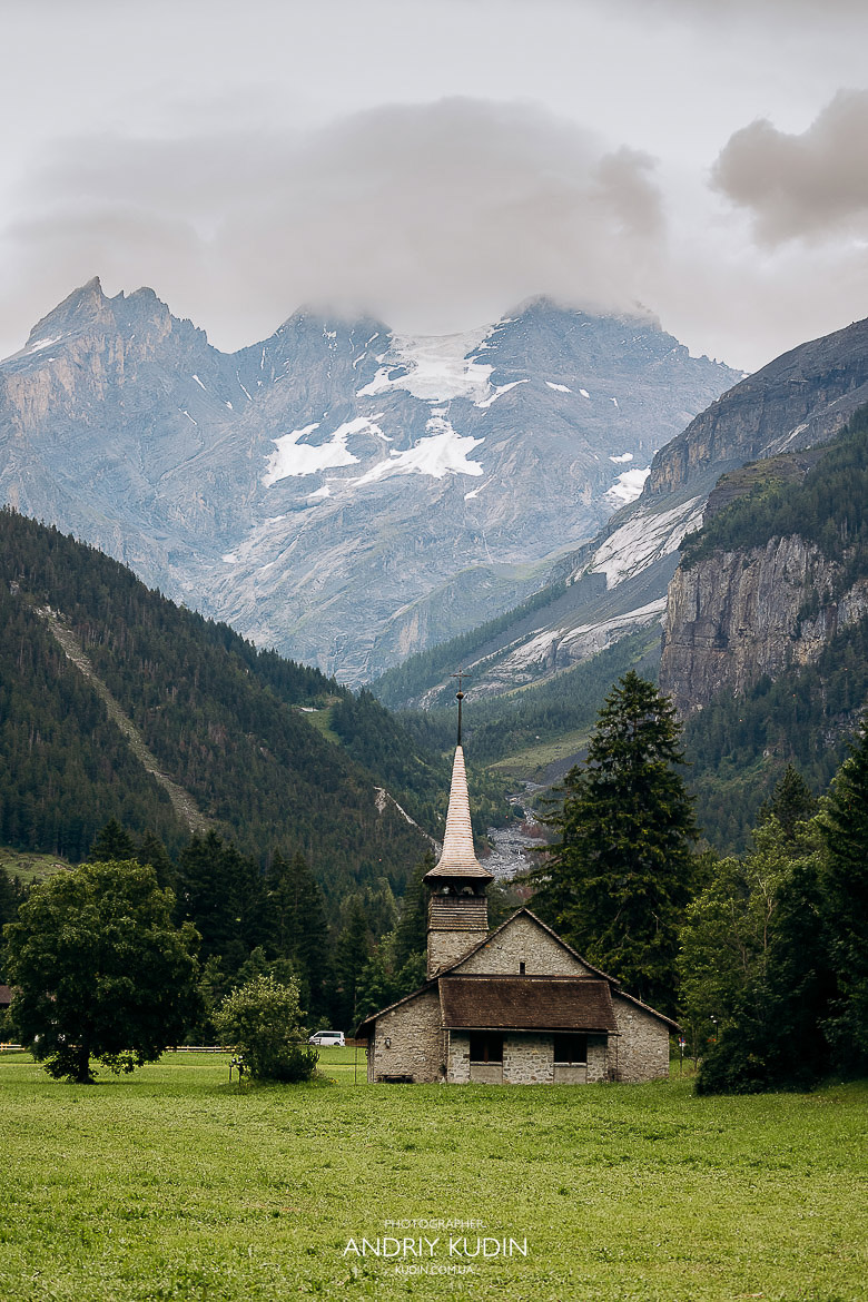 Romantic-proposal-at-Lake-Oeschinen-with-Swiss-Alps-backdrop  