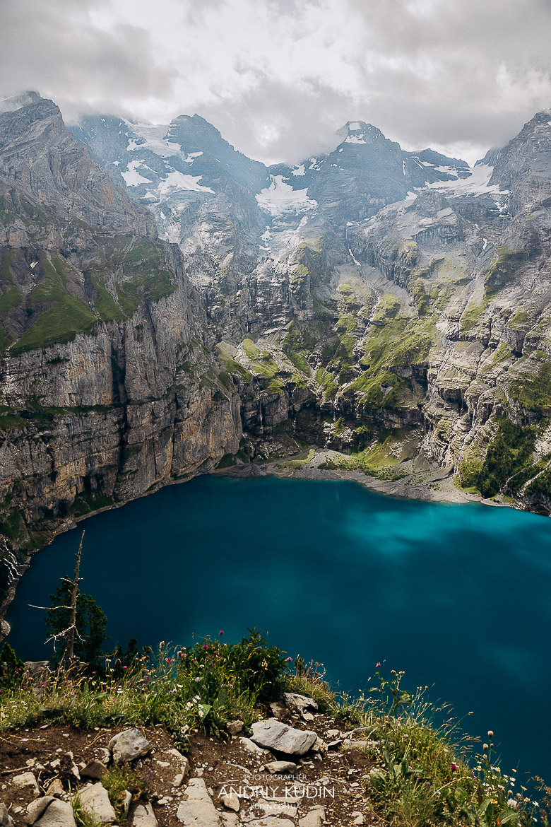 Lake-Oeschinen’s-serene-waters-for-romantic-proposal-photos