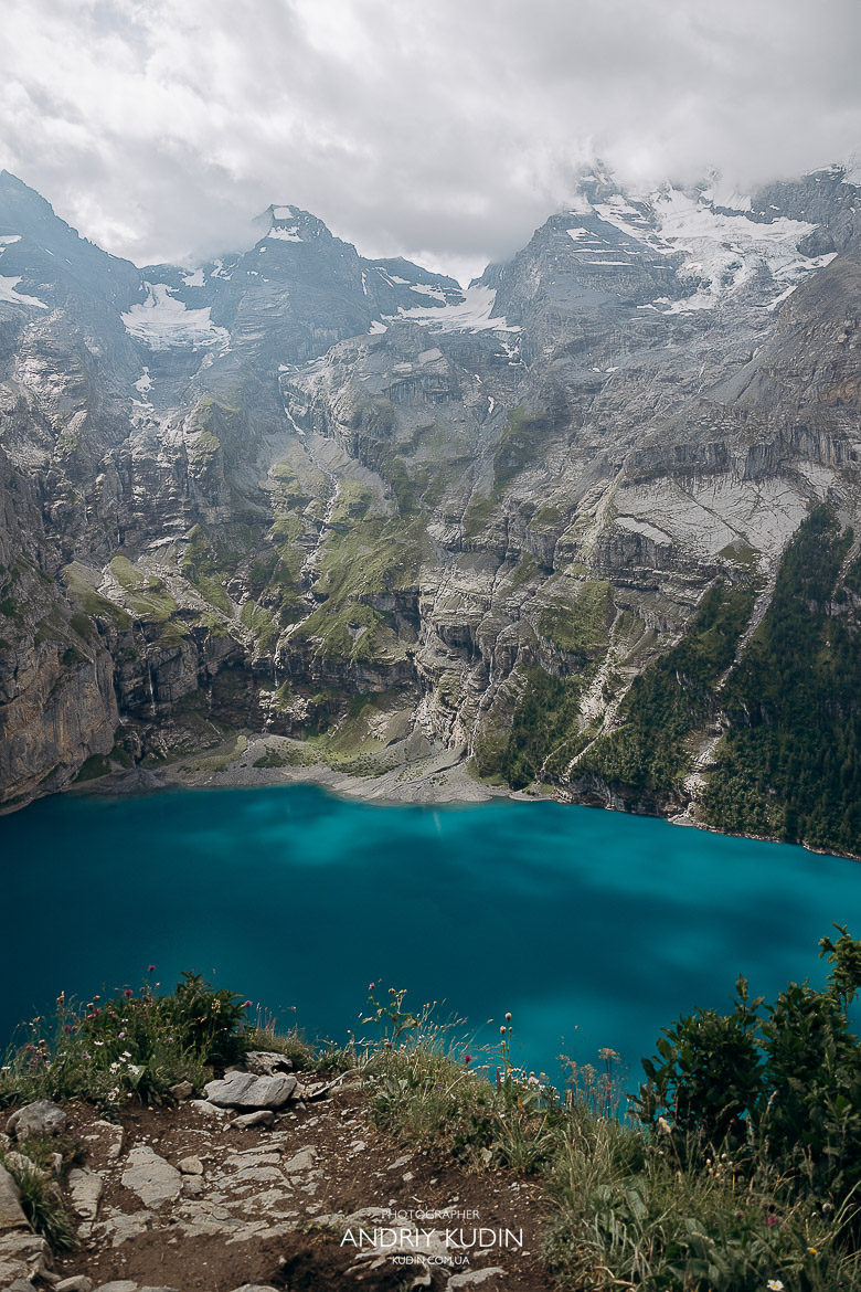 Proposal-photography-with-Lake-Oeschinen’s-stunning-alpine-scenery