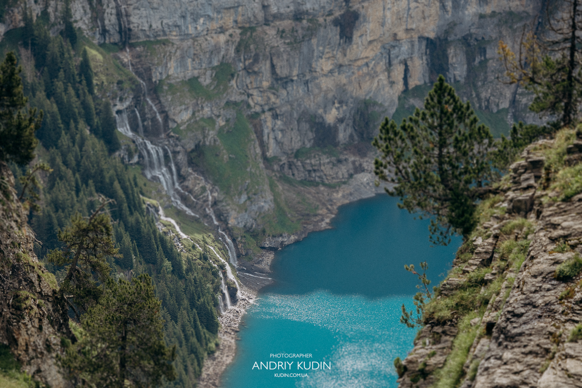 Switzerland-proposal-photographer-at-Oeschinensee-with-mountain-vista