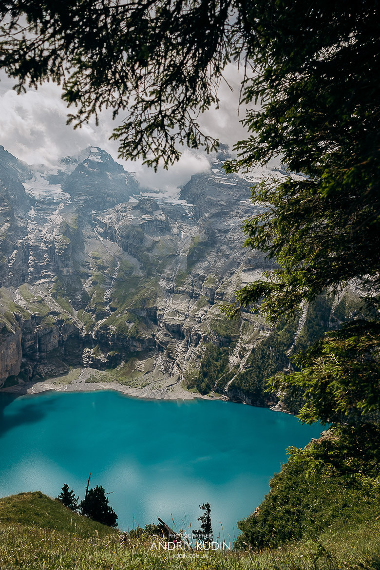 Surprise-proposal-captured-at-Lake-Oeschinen-with-Alps-in-view  