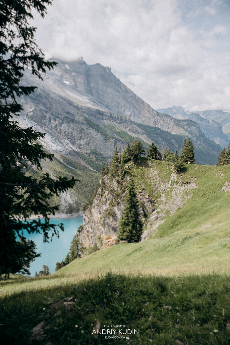 Romantic-proposal-photography-at-Oeschinensee-with-Bernese-Alps-backdrop