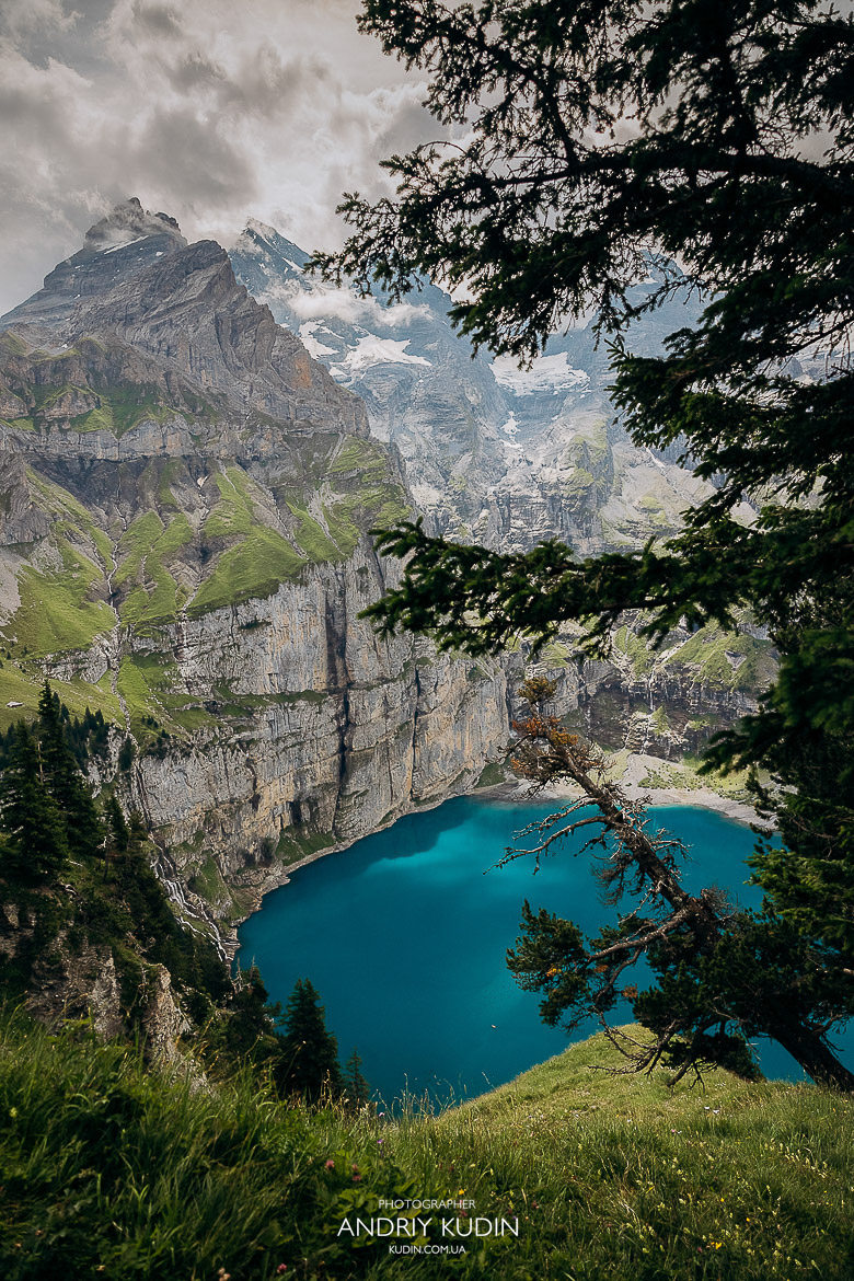 Heartfelt-proposal-photography-at-Lake-Oeschinen-Swiss-mountains
