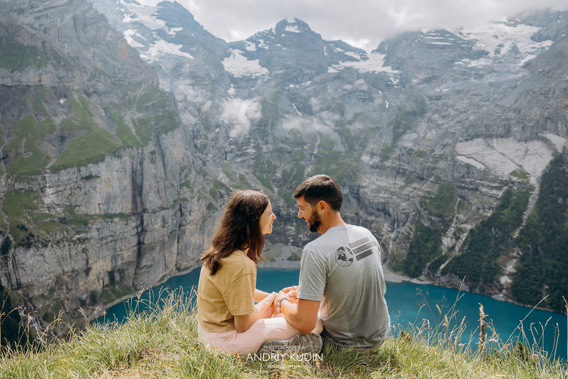 Oeschinensee-engagement-session-with-turquoise-lake-and-peaks #proposalphotography #proposalstory #switzerlandproposal #switzerland #switzerlandproposalphotographer #switzerlandlove #engagement #engagementswitzerland #switzerlandengagement #switzerlandengagementphotographer #engagementphotographer #proposalphotographer #preweddinginswitzerland