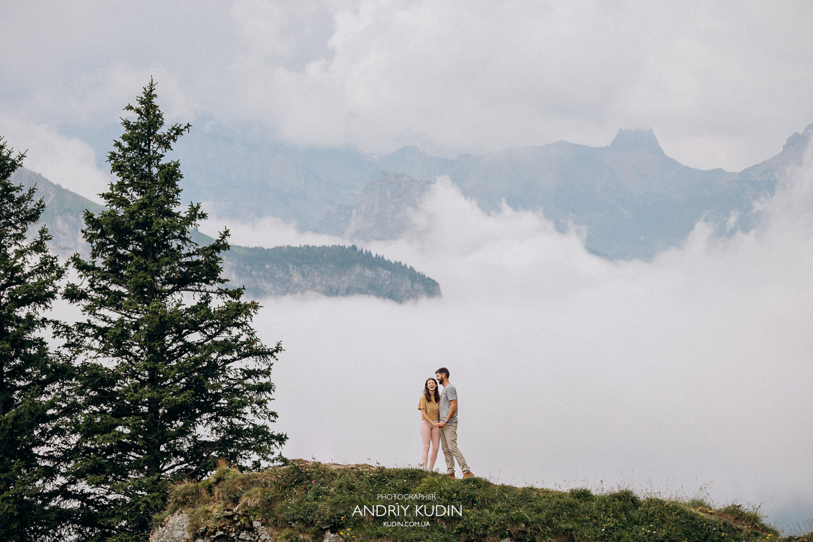 Emotional-proposal-at-Oeschinensee-lookout-with-snow-capped-Alps-background