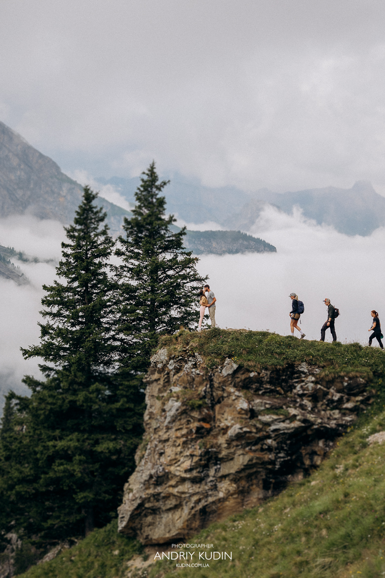 Emotional-proposal-at-Oeschinensee-lookout-with-snow-capped-Alps-background