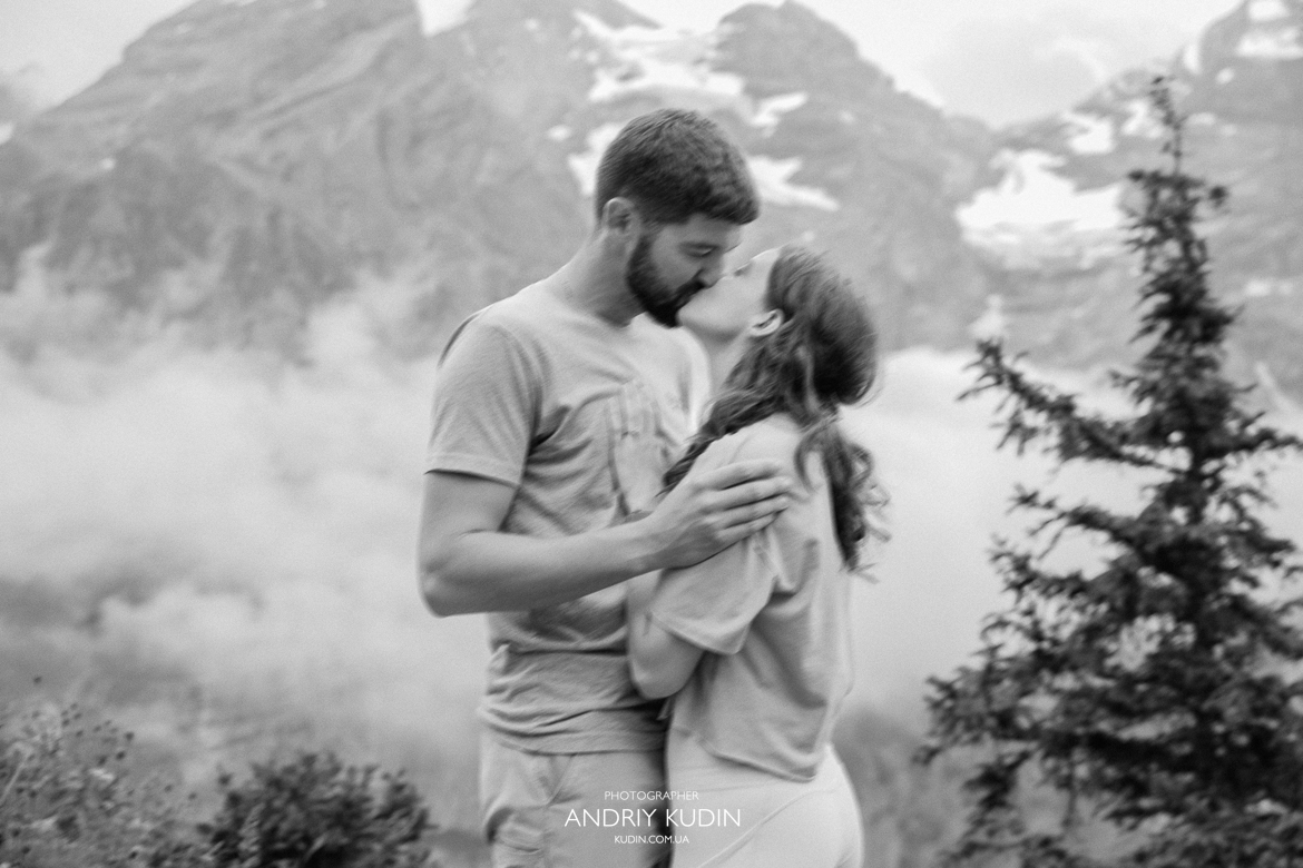 Emotional-proposal-at-Oeschinensee-lookout-with-snow-capped-Alps-background