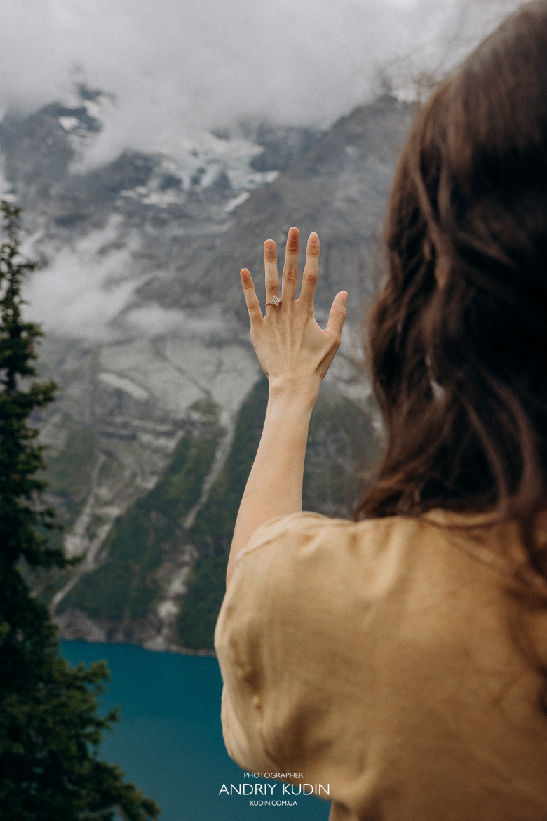Emotional-proposal-at-Oeschinensee-lookout-with-snow-capped-Alps-background