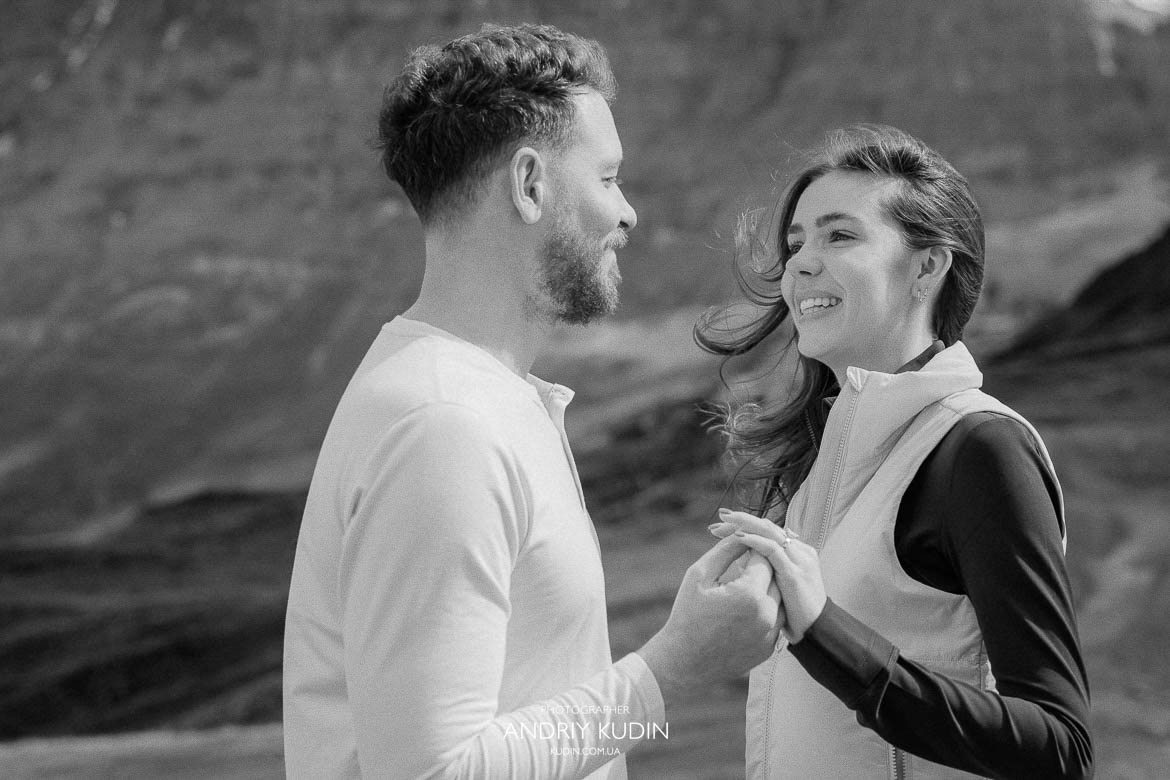 Scenic engagement photoshoot in Switzerland