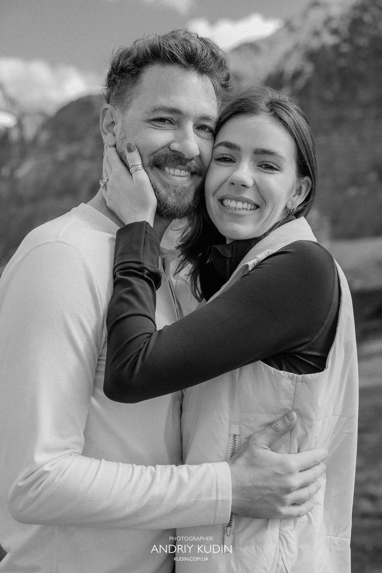 Couple engagement with amazing Swiss mountain scenery