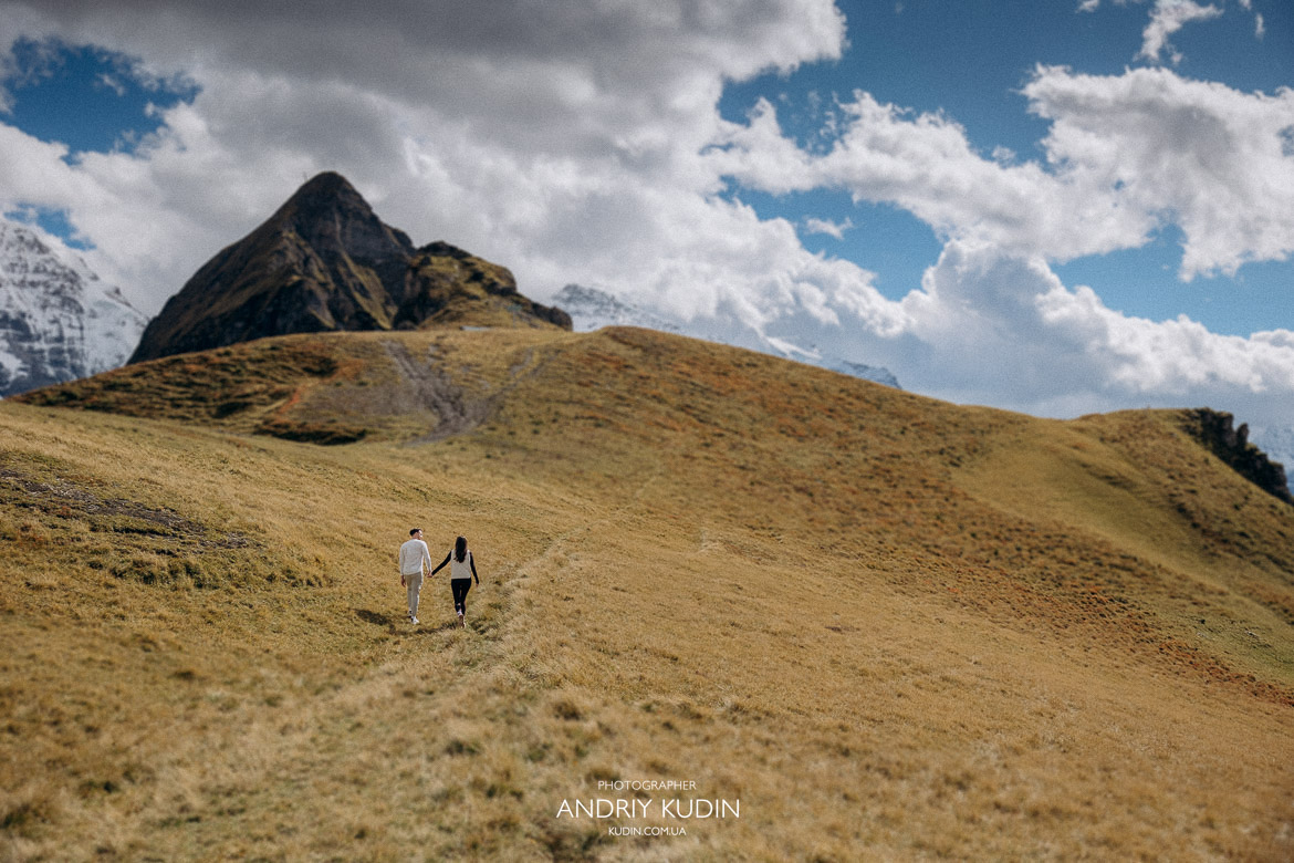 Amazing marriage proposal with alpine panorama