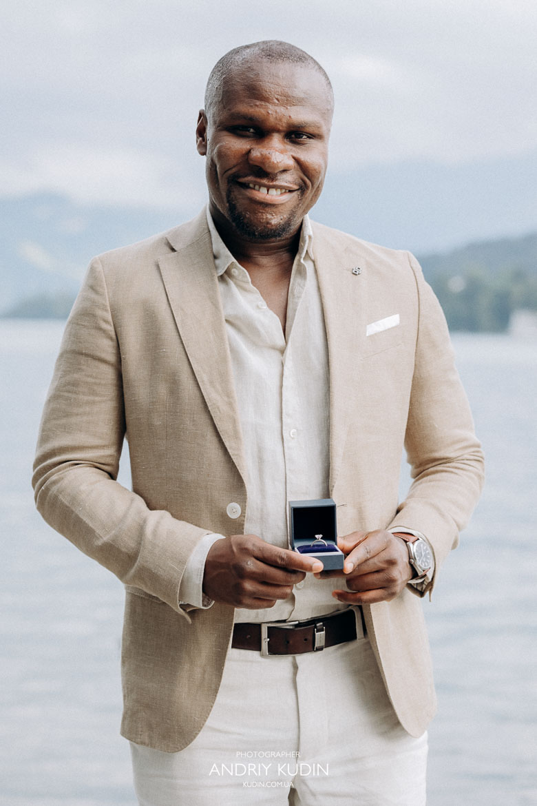 Man proposing on Zurich bridge with autumn foliage around, propose in zurich, zurich proposal
