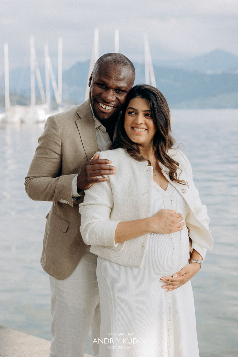 Emotional reaction during surprise proposal in Rieterpark garden