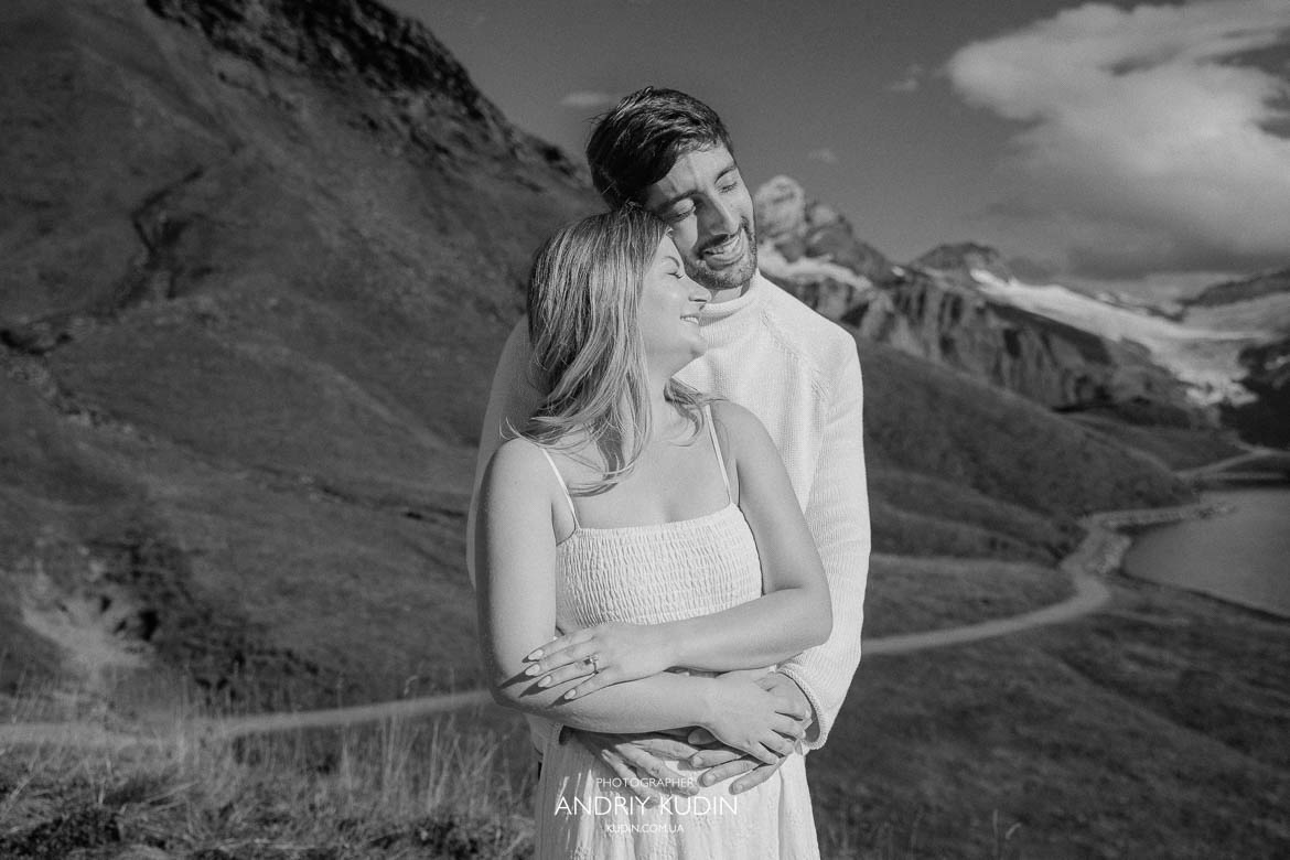 Surprise proposal photoshoot in snowy Jungfrau region.
