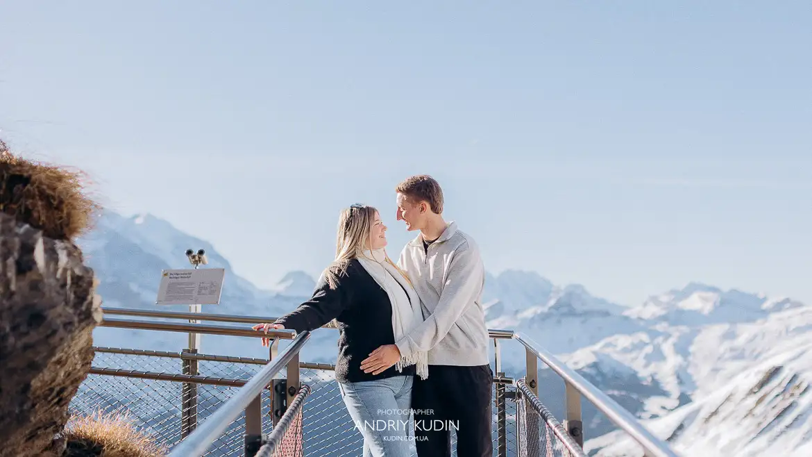 Dreamy mountain engagement photography for international couples in Switzerland.