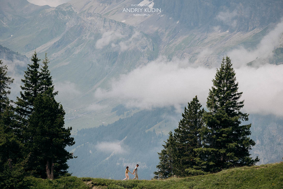 Oeschinensee proposal photography. Marriage Proposal in the Swiss Alps