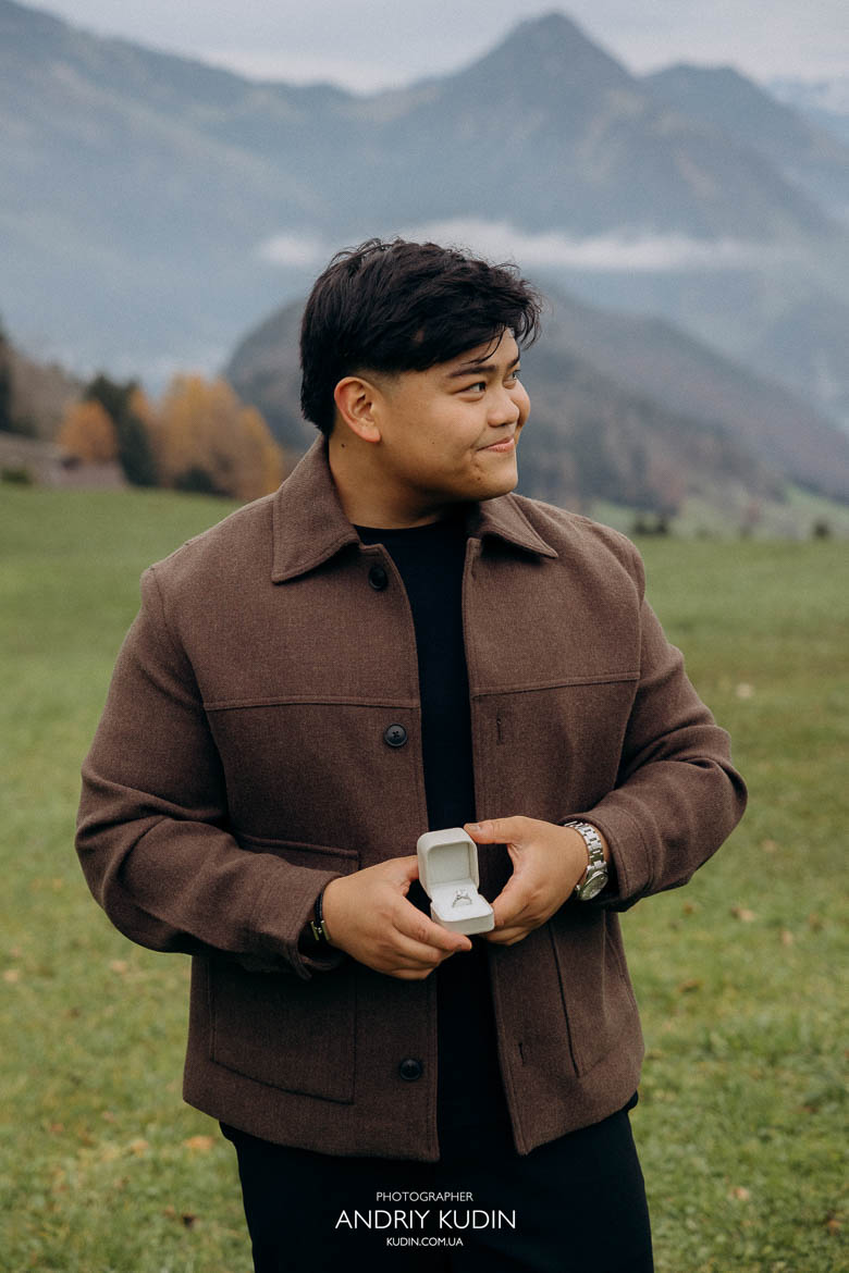 Marriage proposal at Lake Lucerne with mountains in the background