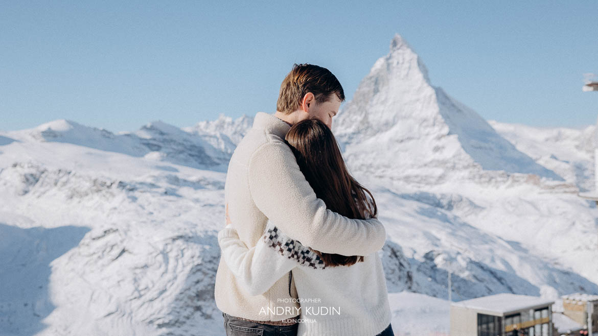 Romantic winter photoshoot in Zermatt at 3000 meters altitude.