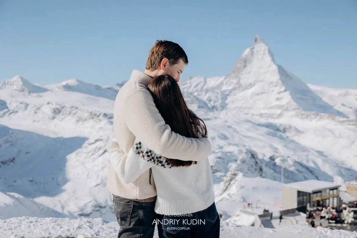 Romantic winter photoshoot in Zermatt at 3000 meters altitude.