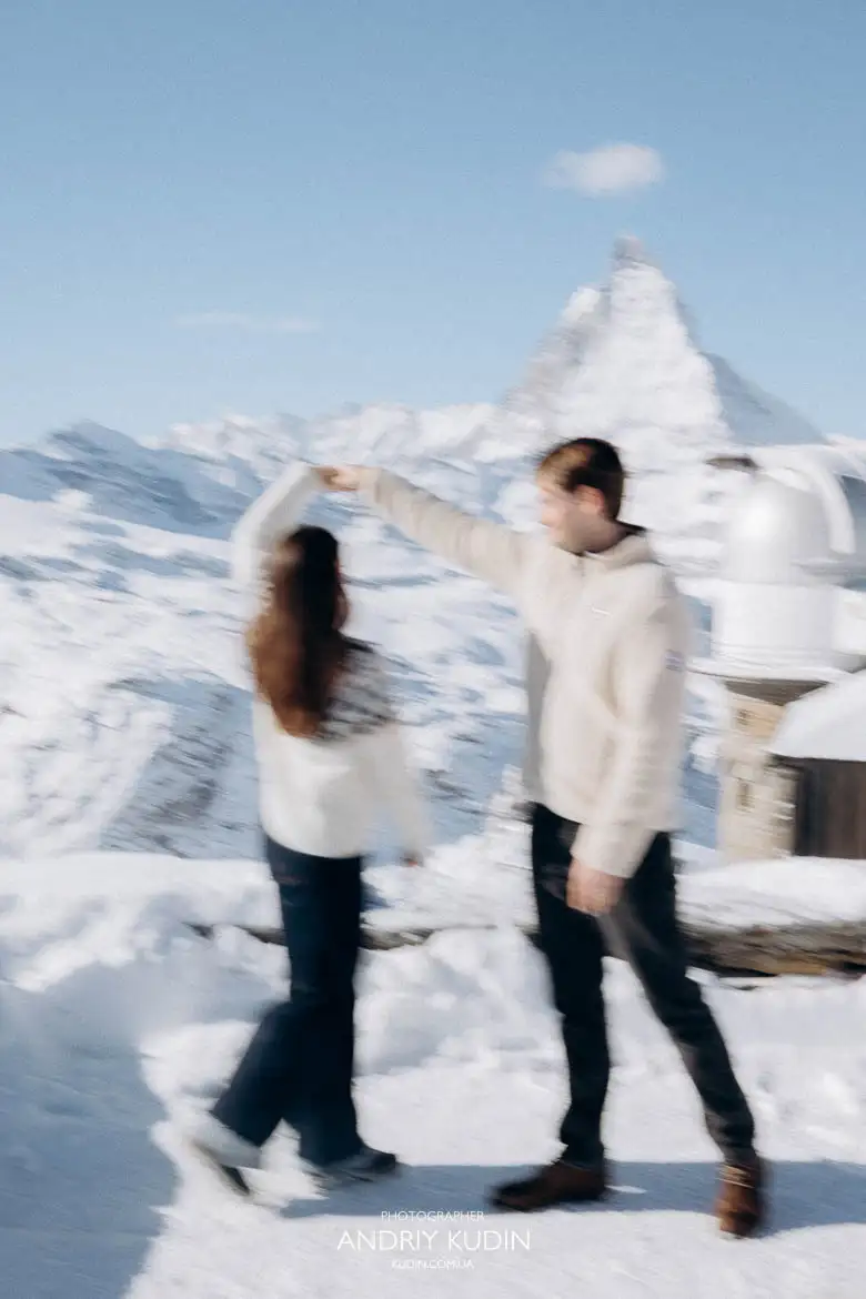 proposal-photographer-hiding-in-plain-sight-zermatt