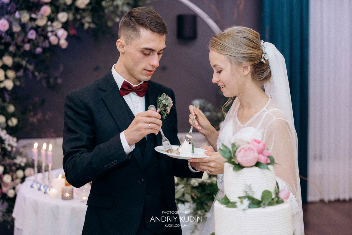 Brautpaar Party Torte Basel, Hochzeitsfotograf Luzern.