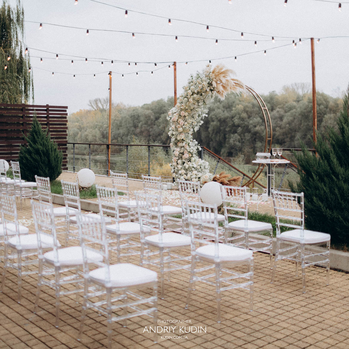 Braut und Bräutigam geben sich das Ja-Wort in Zürich. Hochzeitspaar während der Zeremonie in Zürich