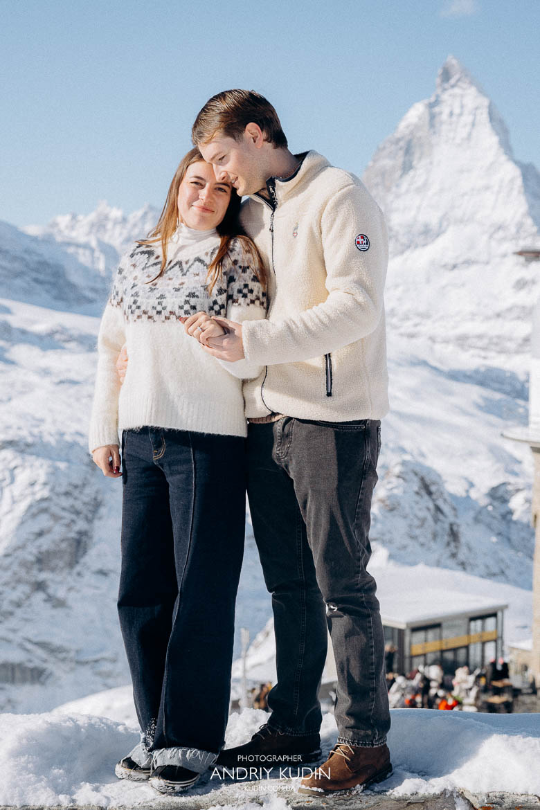 Dreamy swiss alps proposal under the clear blue sky of Zermatt.