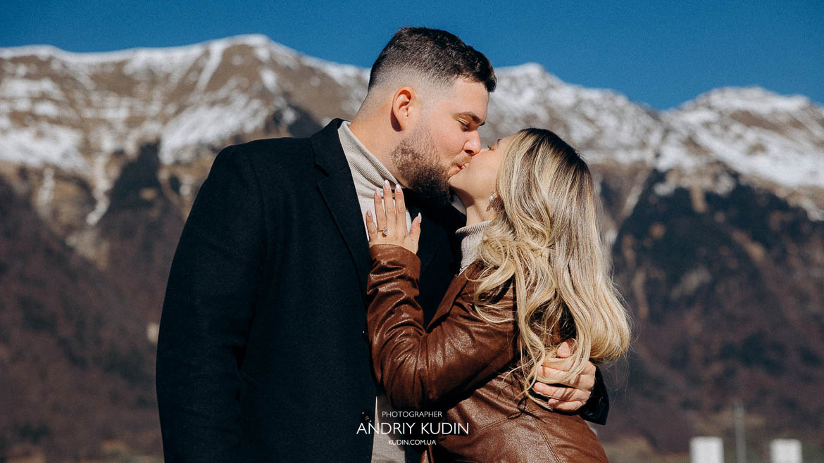 Emotional reaction of bride-to-be during proposal in Switzerland, 스위스 이젤트발트 눈물 프로포즈