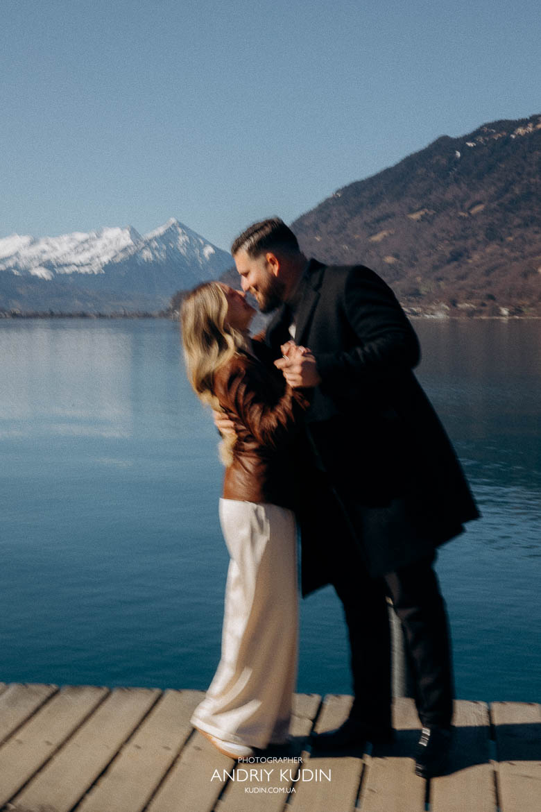 Emotional hug after saying yes at Switzerland proposal spot, 이젤트발트 로맨틱 포옹
