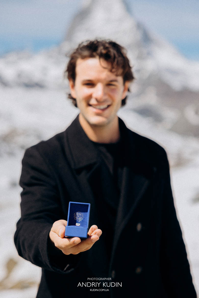 man proposing woman swiss alps matterhorn, engagement moment matterhorn proposal zermatt