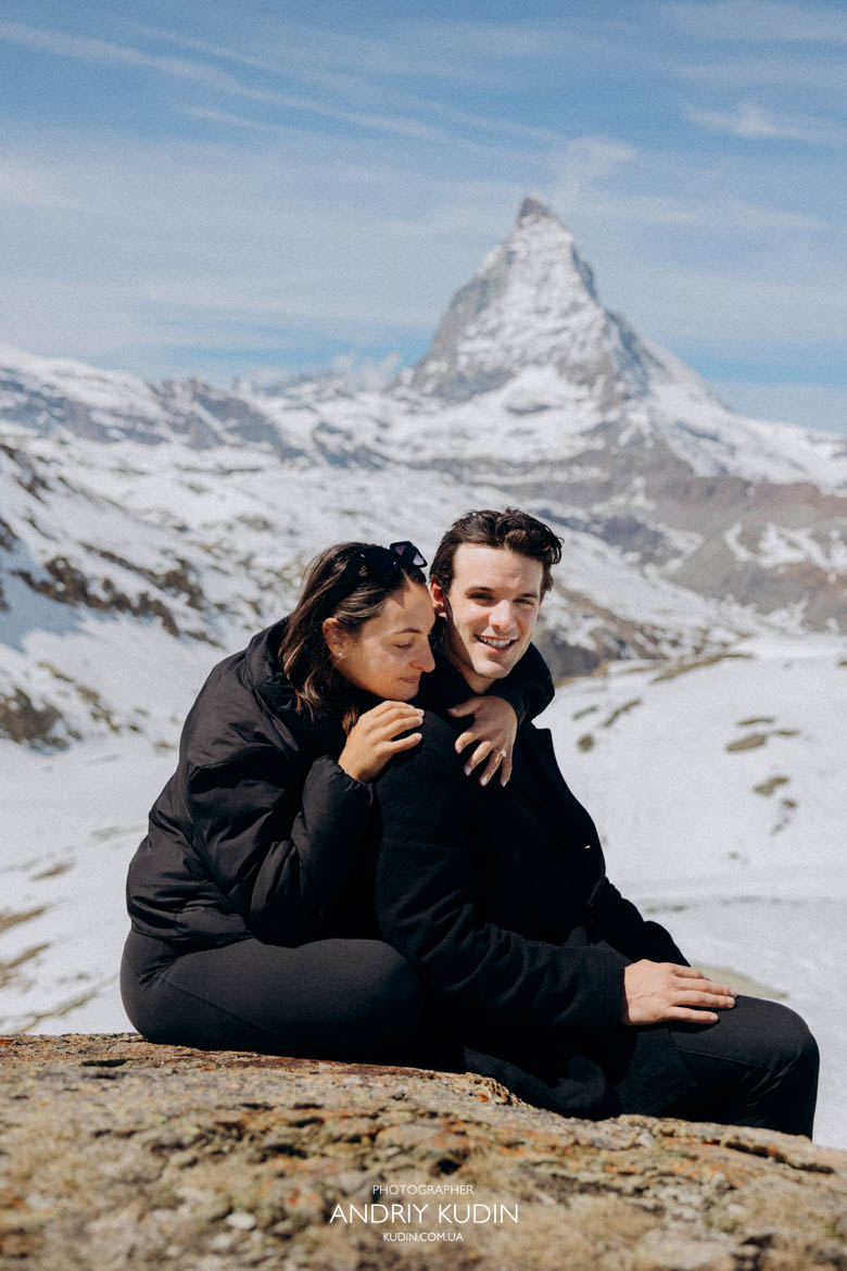 best place to propose in switzerland matterhorn, proposal switzerland hugging couple mountains