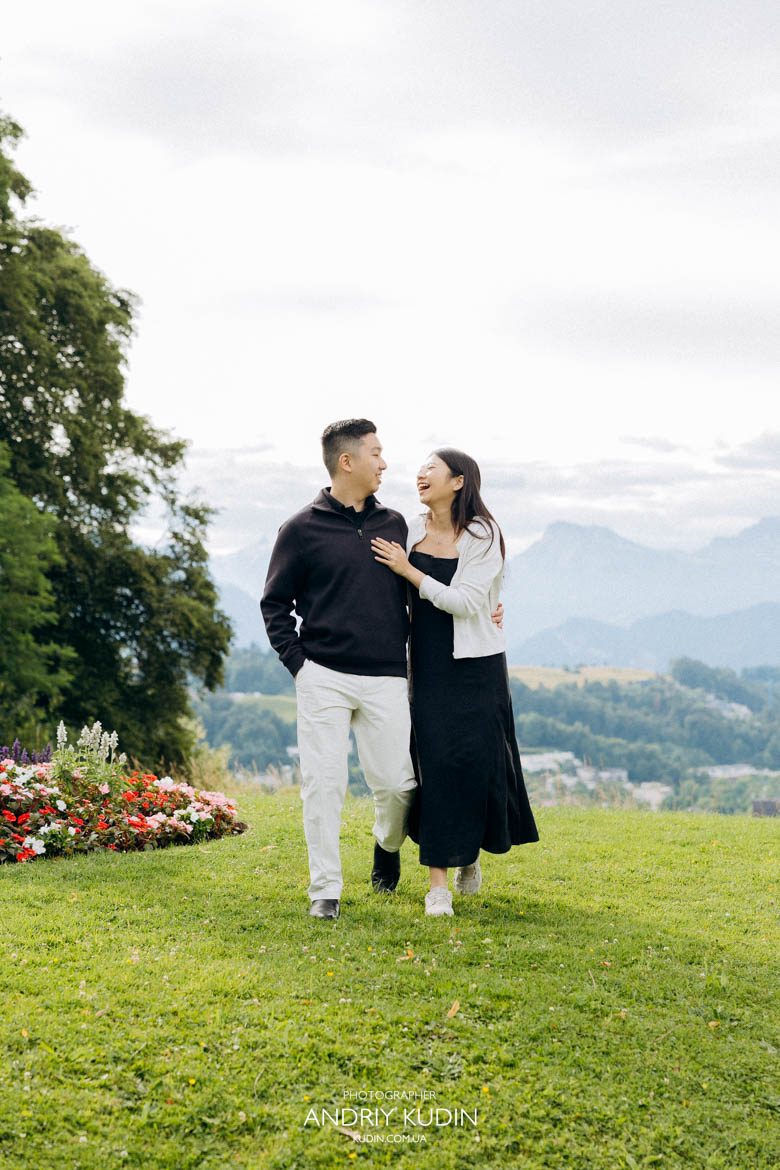 Secret proposal photographer capturing the exact moment of a hilltop engagement in Lucerne. Secret proposal photographer capturing the exact moment of a hilltop engagement in Lucerne.