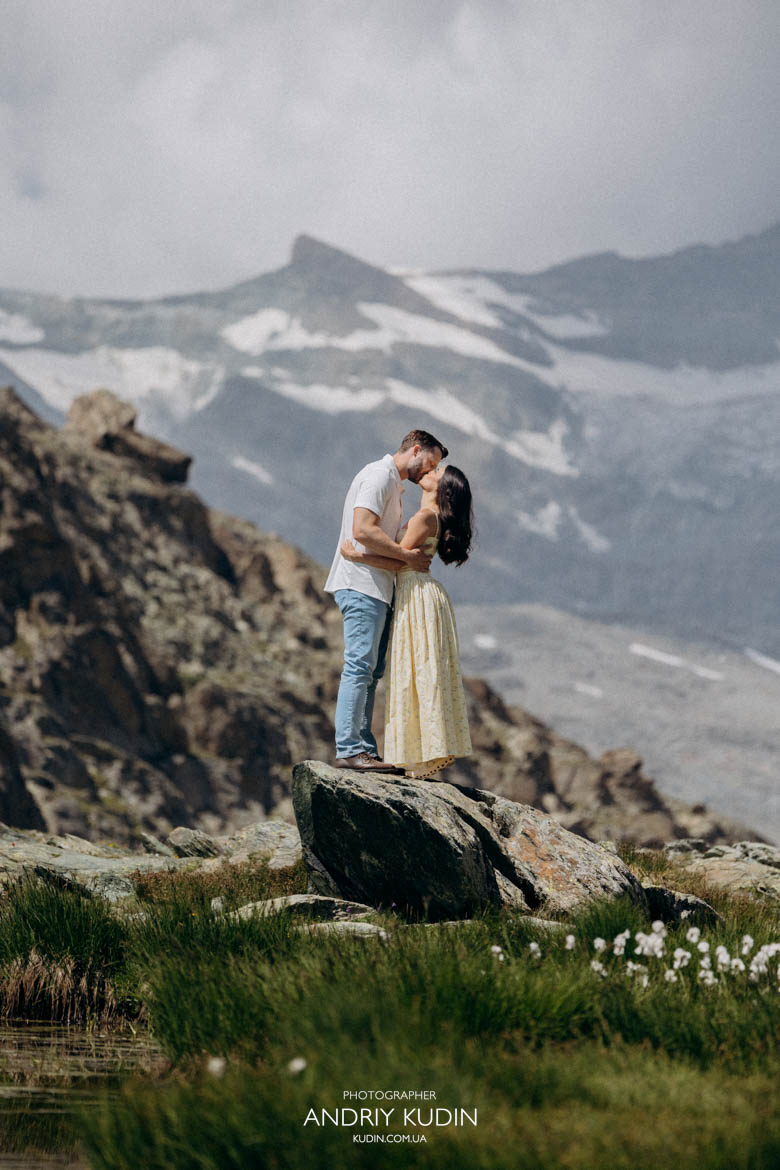 Zermatt engagement photoshoot at Riffelsee with mountain reflections. Proposal photography with Matterhorn view during a romantic engagement. Zermatt engagement photoshoot at Riffelsee with mountain reflections. Proposal photography with Matterhorn view during a romantic engagement.