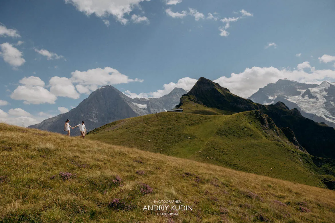 Alpine ridge engagement in Männlichen. Switzerland proposal photographer.