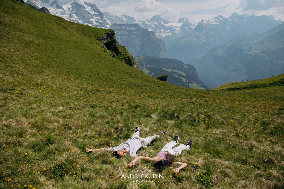 Interlaken proposal with unforgettable Swiss scenery. Switzerland proposal spots ideal for surprise engagements.