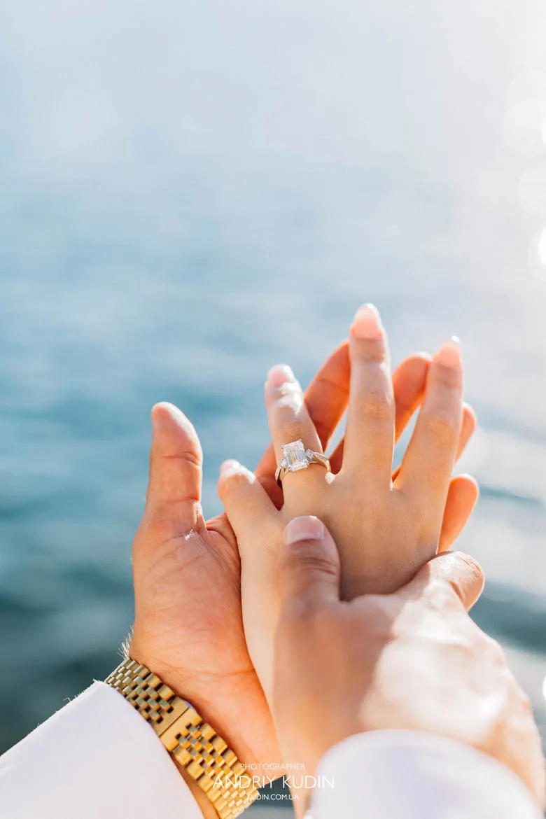 Interlaken proposal photoshoot at Lake Thun by switzerland proposal photographer.
