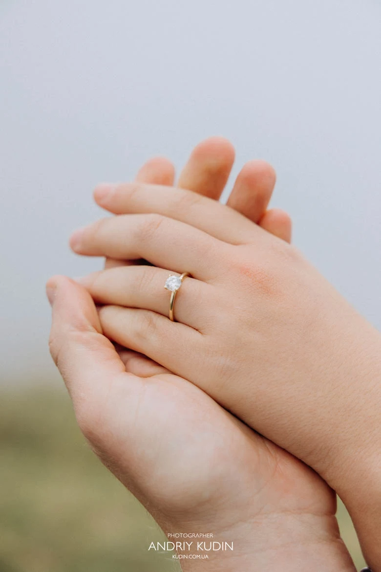 Engagement ring close up photo at Grindelwald First