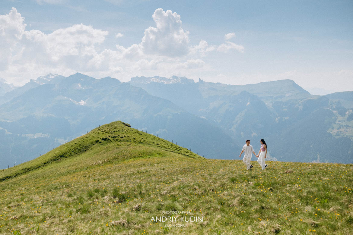 Accessible via cable car from either Wengen or Grindelwald, Männlichen is a high-altitude ridge that offers a legendary "Royal Walk" to the summit. From the top, you stand face-to-face with the mighty Eiger, Mönch, and Jungfrau triplet peaks.